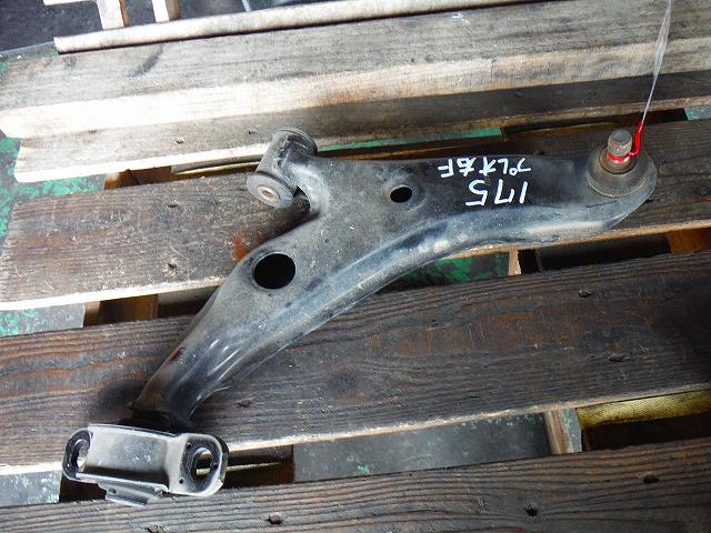 【中古】中古部品 プレオ RA1 右フロントロアアーム 【3340140100-001098117551720】