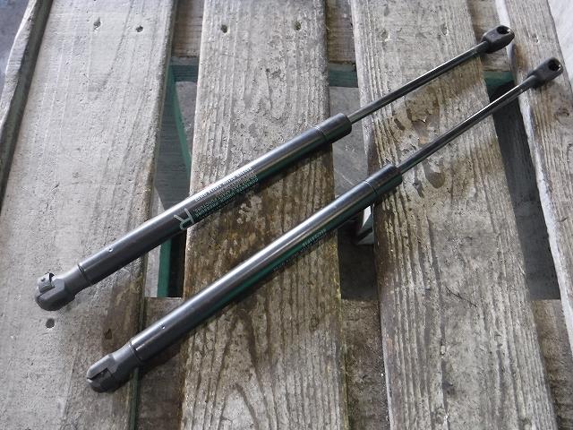 【中古】中古部品 クルー QK30 フードダンパー 【3340140100-001458339410510】