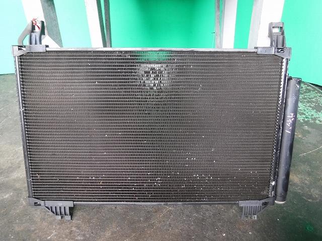 【中古】中古部品 ヴィッツ SCP90 コンデンサー 【3340140100-001365255560600】