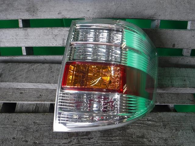 【中古】中古部品 アルファード ATH10W 右テールランプ 【3340140100-001473698015500】