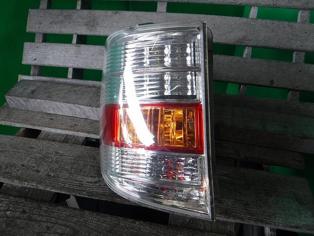 【中古】中古部品 アルファード ATH10W 左テールランプ 【3340140100-001473698115600】