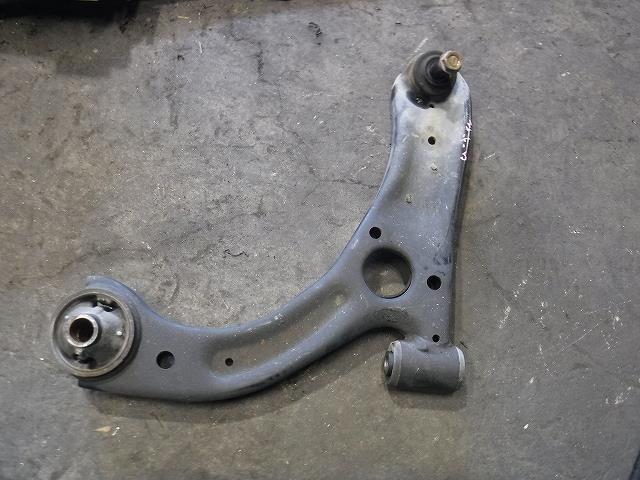 【中古】中古部品 ムーヴ L175S 左フロントロアアーム 【3340140100-001713378951740】