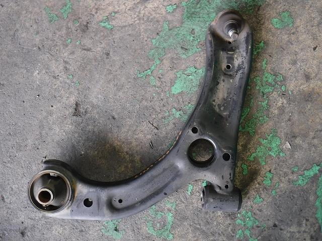 【中古】中古部品 ムーヴ L175S 左フロントロアアーム 【3340140100-001602450751740】