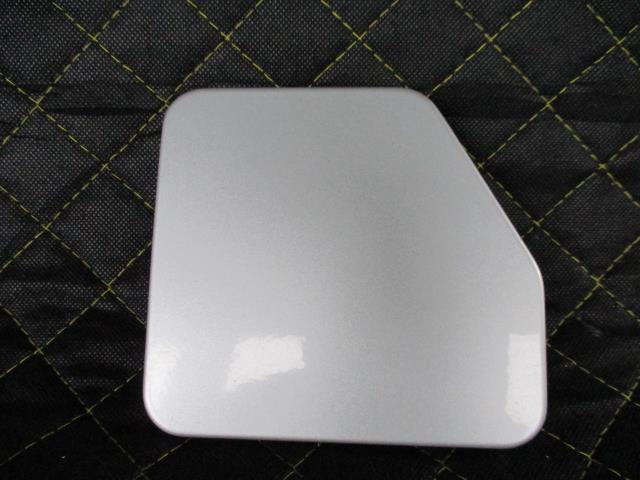 外装零件 - 【中古】中古部品 サンバー TV2 フューエルリッド 【3330660100-000022309713900】