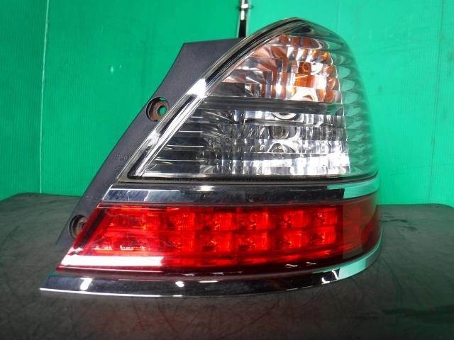 【中古】中古部品 オデッセイ RB1 右テールランプ 【3340140100-000022121715500】