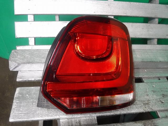 【中古】中古部品 VW ポロ 6RCBZ 右テールランプ 【3340140100-001584816915500】