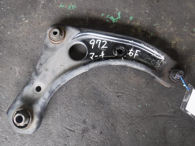 【中古】中古部品 マーチ K13 右フロントロアアーム 【3340140100-001526197251720】