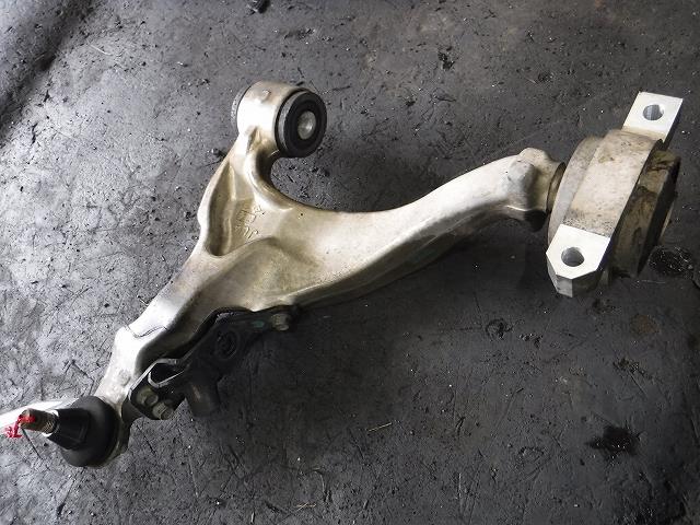 【中古】中古部品 スカイライン KV36 右フロントロアアーム 【3340140100-001461952051720】