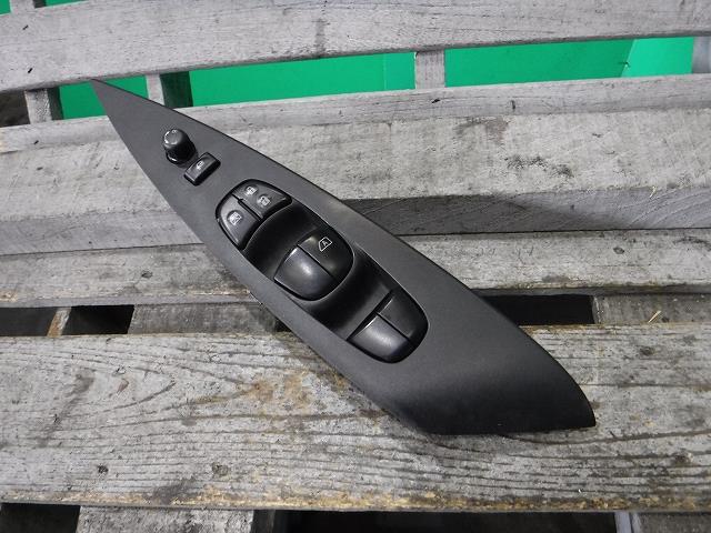 【中古】中古部品 リーフ AZE0 パワーウインドウスイッチ 【3340140100-001383465461900】