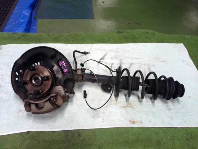 【中古】中古部品 ヴィッツ NSP130 右フロントストラット 【3310200100-000016297050100】