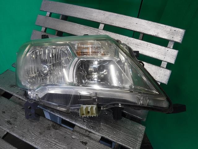 【中古】中古部品 セレナ C26 右ヘッドランプ 【3340140100-001591875110800】
