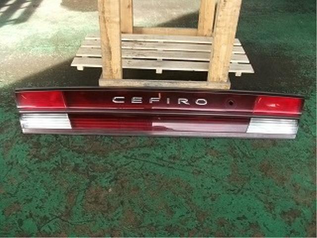 【中古】中古部品 セフィーロ A32 リアフィニッシャーパネル 【3340140100-000728541615200】