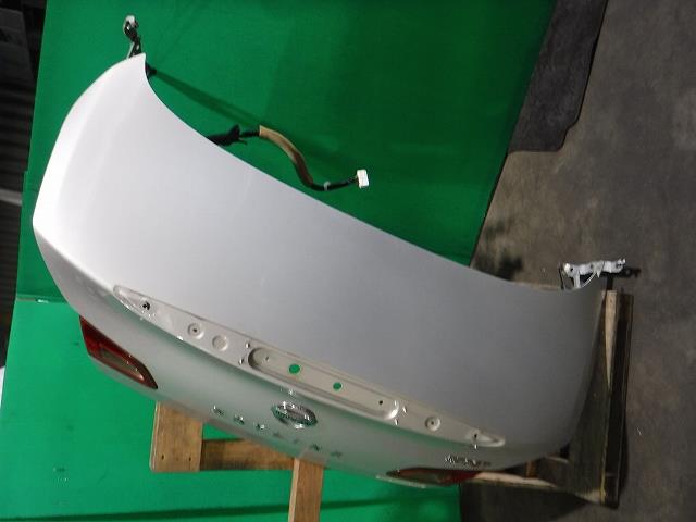 【中古】中古部品 スカイライン KV36 トランクリッド 【3340140100-001433580815300】