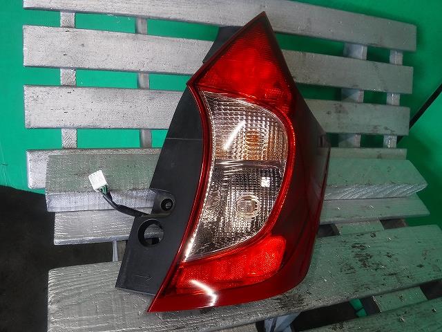 【中古】中古部品 ノート E12 右テールランプ 【3340140100-001614784815500】