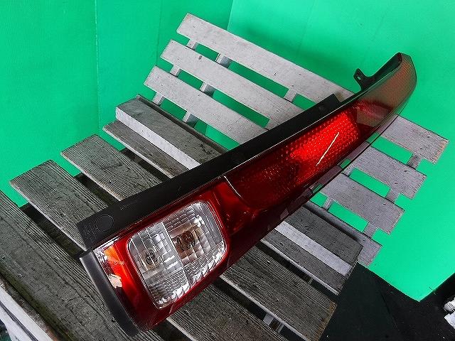 【中古】中古部品 セレナ C25 右テールランプ 【3340140100-001357174215500】