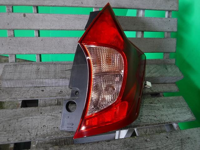 【中古】中古部品 ノート E12 右テールランプ 【3340140100-001290882715500】