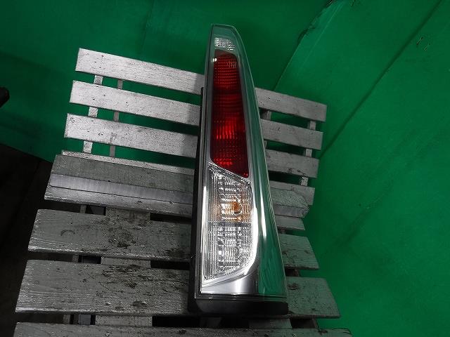 【中古】中古部品 セレナ FC26 右テールランプ 【3340140100-001652204315500】