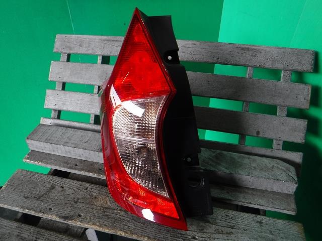 【中古】中古部品 ノート E12 左テールランプ 【3340140100-001420362915600】