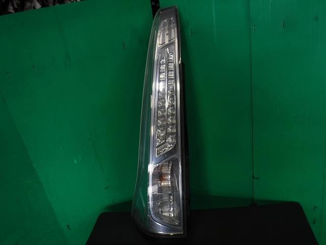 【中古】中古部品 セレナ HC26 左テールランプ 【3340140100-001710259715600】