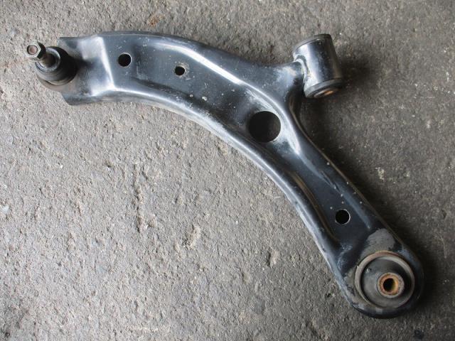 【中古】中古部品 スイフト ZC72S 左フロントロアアーム 【3500080000-220407000151740】