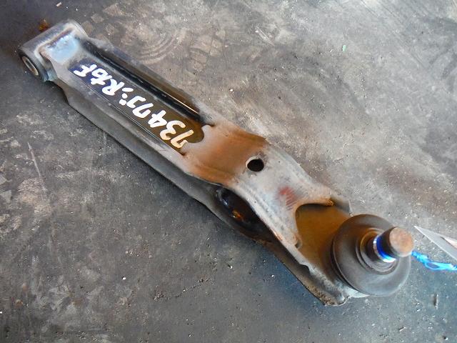 【中古】中古部品 ワゴンR CT21S 右フロントロアアーム 【3340140100-001041573451720】