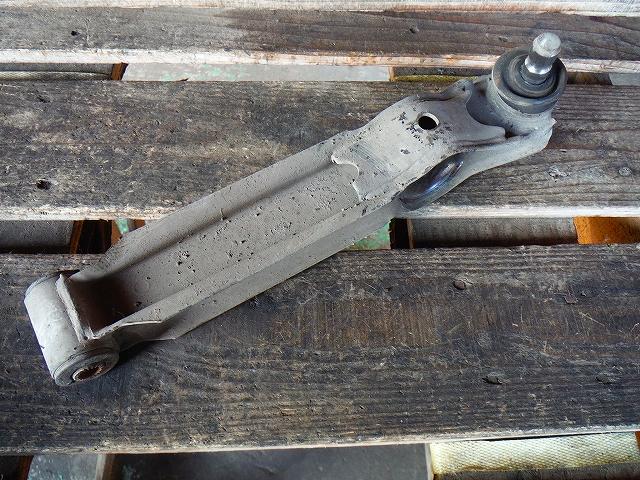 【中古】中古部品 ワゴンR CT21S 右フロントロアアーム 【3340140100-001062542151720】