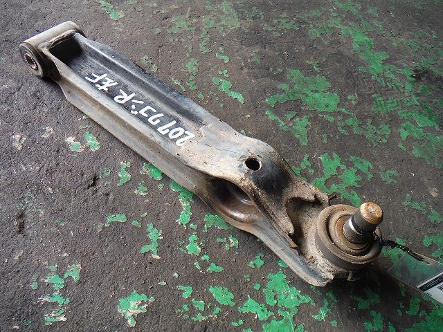 【中古】中古部品 ワゴンR CT51S 左フロントロアアーム 【3340140100-001137820751740】