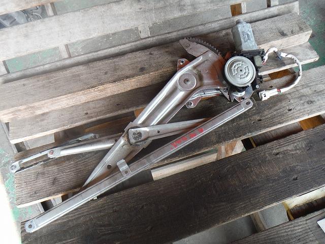 【中古】中古部品 セルボ CN22S 右フロントドアレギュレータ・モーター 【3340140100-001030155313120】