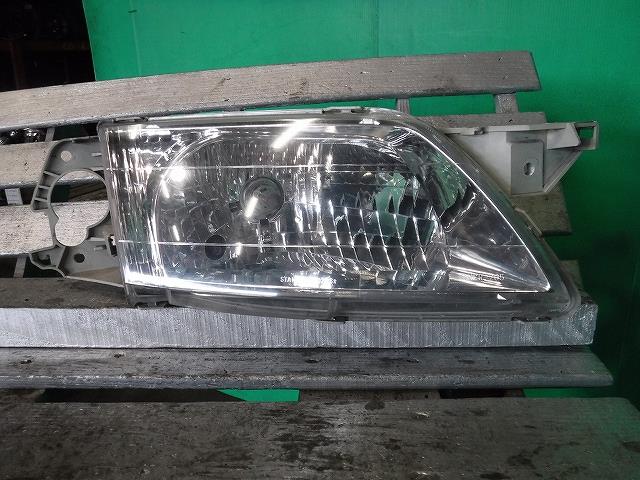 【中古】中古部品 プレマシー CP8W 右ヘッドランプ 【3340140100-001675322410800】