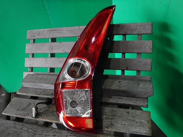 【中古】中古部品 スプラッシュ XB32S 左テールランプ 【3340140100-001375321815600】
