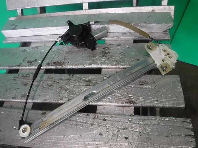 【中古】中古部品 デミオ DE3FS 右フロントドアレギュレータ・モーター 【3340140100-001647402113120】