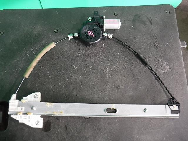 【中古】中古部品 デミオ DE3FS 右フロントドアレギュレータ・モーター 【3340140100-001662966613120】