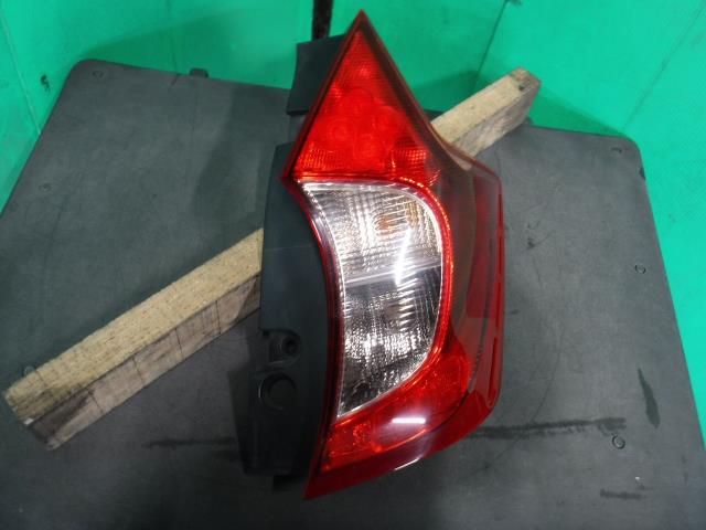 【中古】中古部品 ノート E12 右テールランプ 【3340140100-000022042315500】