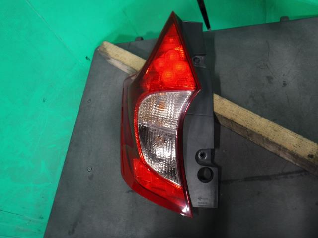 【中古】中古部品 ノート E12 左テールランプ 【3340140100-000022042315600】