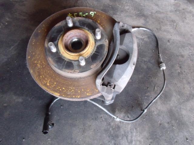 【中古】中古部品 ティーダ C11 右フロントナックルハブ 【3340140100-000985596944310】