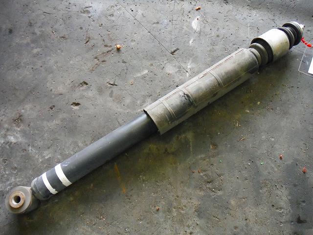 【中古】中古部品 ブルーバードシルフィ KG11 右リアショックアブソーバー 【3340140100-001170917050700】