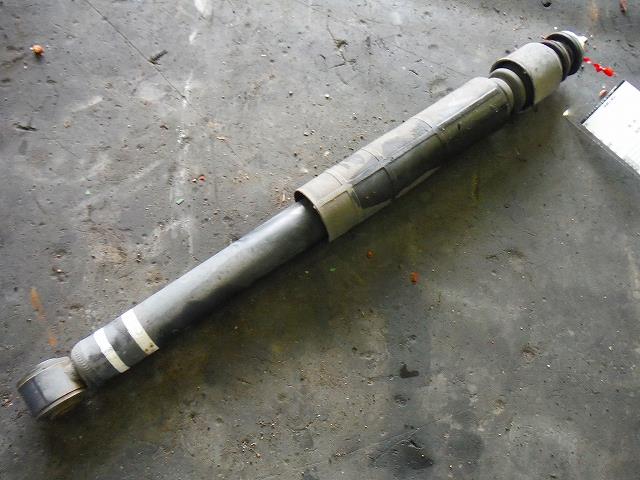 【中古】中古部品 ブルーバードシルフィ KG11 左リアショックアブソーバー 【3340140100-001170917150800】