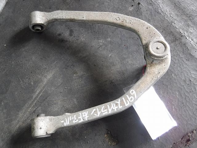 【中古】中古部品 スカイライン V35 右フロントアッパアーム 【3340140100-001372969751730】