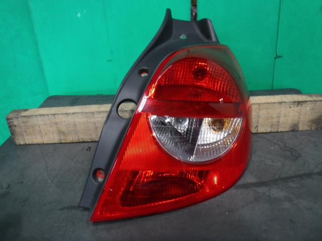 【中古】中古部品 ルノー ルーテシア RK4M 右テールランプ 【3340140100-000022145915500】
