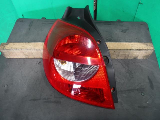 【中古】中古部品 ルノー ルーテシア RK4M 左テールランプ 【3340140100-000022145915600】