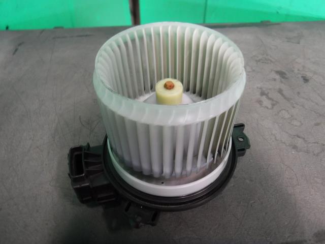 【中古】中古部品 キャロル HB36S ヒーターブロアモーター 【3340140100-000022144667900】