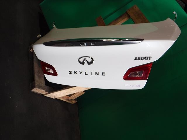【中古】中古部品 スカイライン V36 トランクリッド 【3340140100-001435840915300】