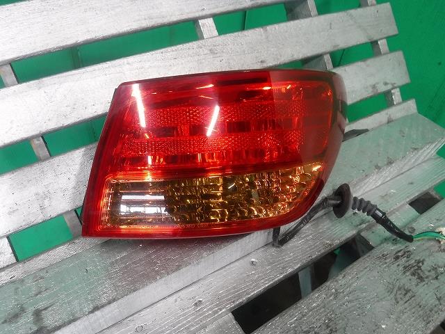 【中古】中古部品 ブルーバードシルフィ G11 右テールランプ 【3340140100-001531875615500】