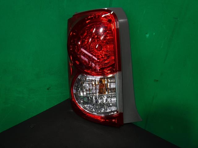 【中古】中古部品 カローラルミオン ZRE152N 左テールランプ 【3340140100-000021398615600】