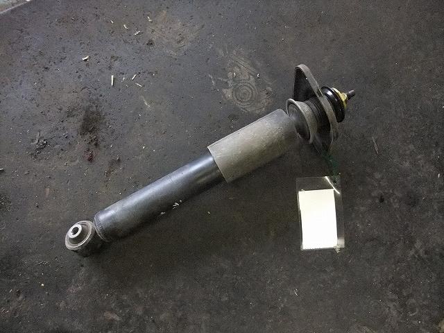 【中古】中古部品 ティアナ J31 右リアショックアブソーバー 【3340140100-000967330250700】