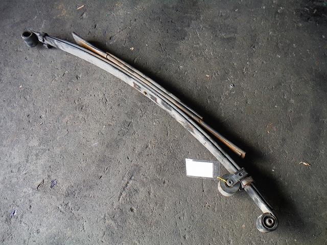 【中古】中古部品 キャラバン VWE25 リアスプリングセット 【3340140100-001228709151400】