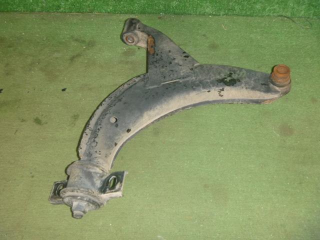 【中古】中古部品 サンバー KS4 右フロントロアアーム 【3330370100-000223013351720】