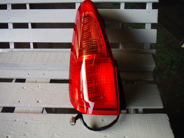 【中古】中古部品 セレナ PC24 左テールランプ 【3340140100-001131881215600】