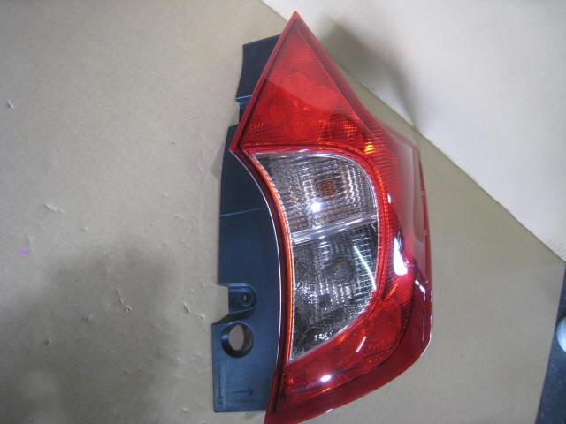 【中古】中古部品 ノート E12 右テールランプ 【3340220100-000223010115500】