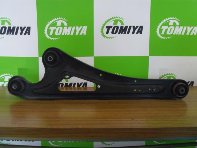 【中古】中古部品 フレアワゴン MM21S 右リアロアアーム 【3330440100-220521000251820】